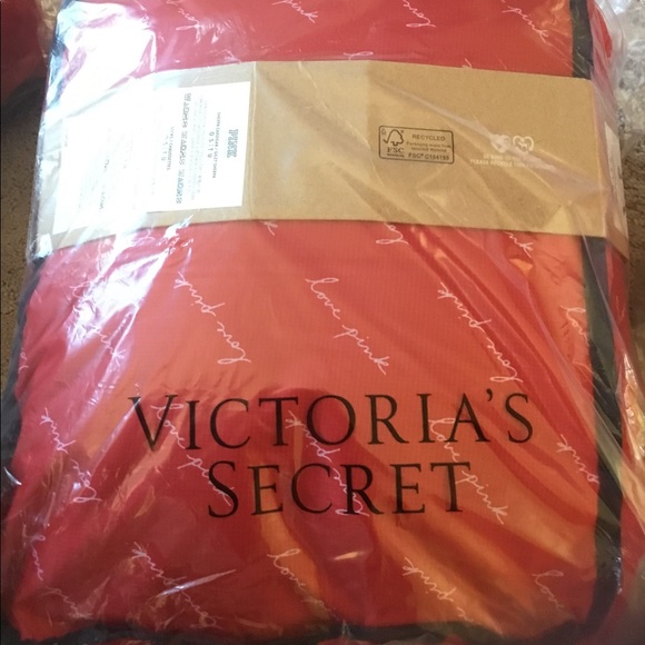 Pink Victoria’s Secret Sherpa Cardigan Gift Set NWT - Picture 4 of 7